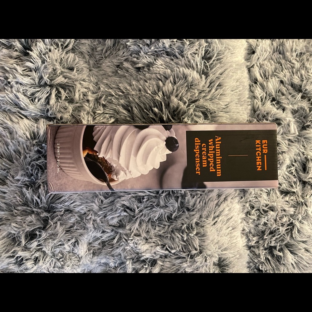 ALUMINUM WHIPPED CREAM DISPENSER